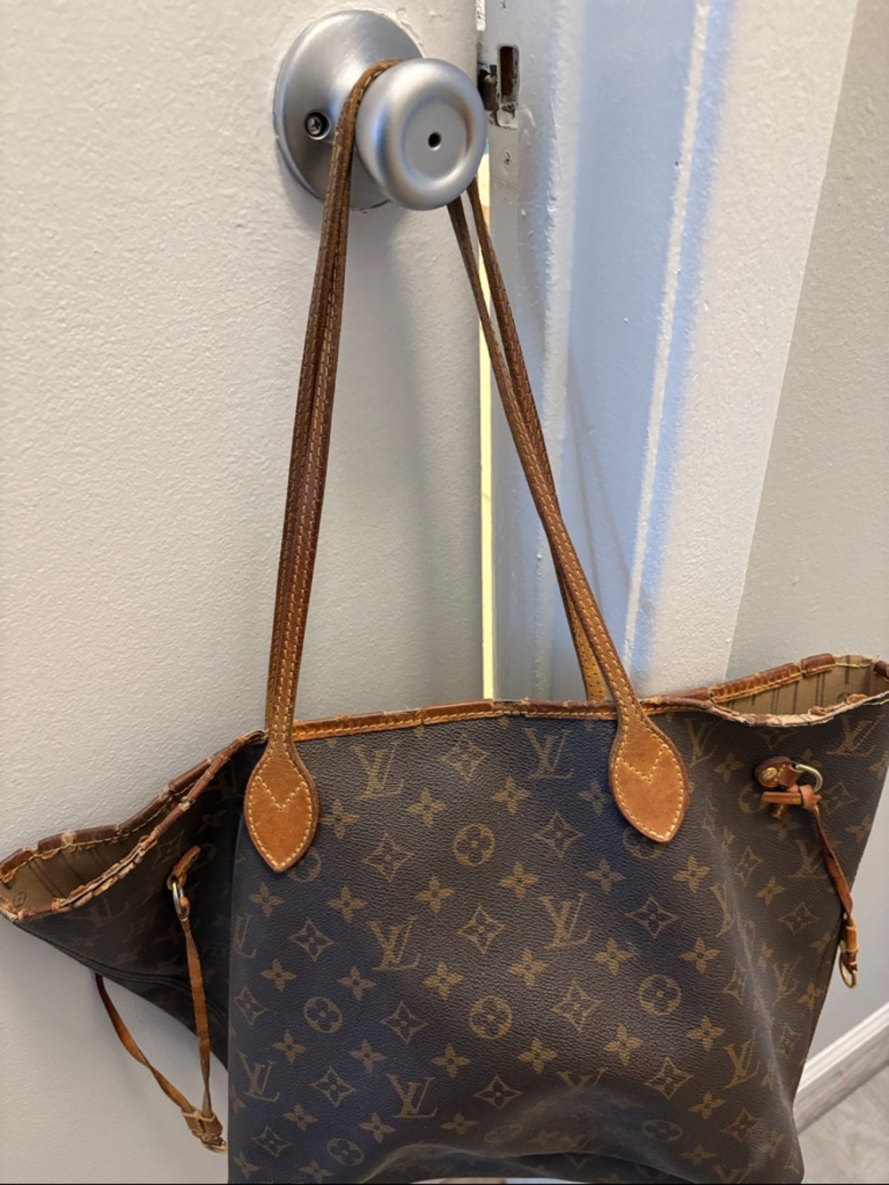 Louis Vuitton Monogram Neverfull Canvas Tote in Brown